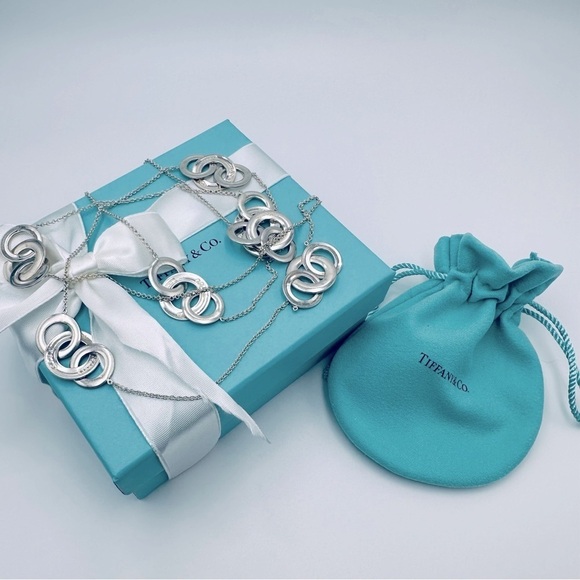 RARE Tiffany & Co. Long Interlocking Circles Necklace in Silver with Packaging - Picture 8 of 8